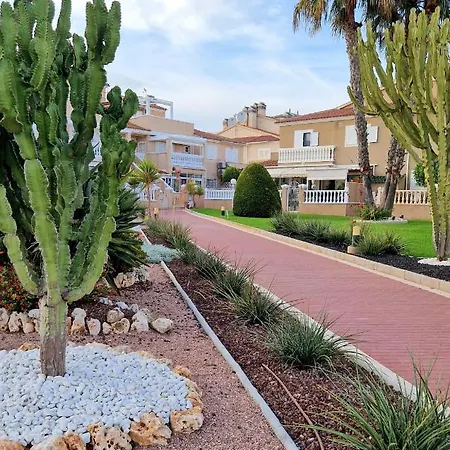 Casa Ana & Peter / Zeniamar Tatil Evi Orihuela